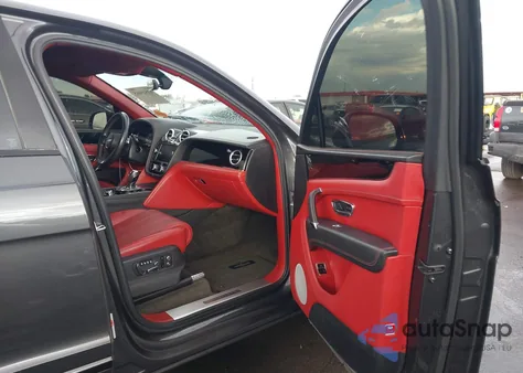 2018 Bentley Bentayga Activity Edition/Black Edition/Mulliner/Onyx Edition/W12 из США, поврежденный, VIN SJAAC2ZV1JC022760